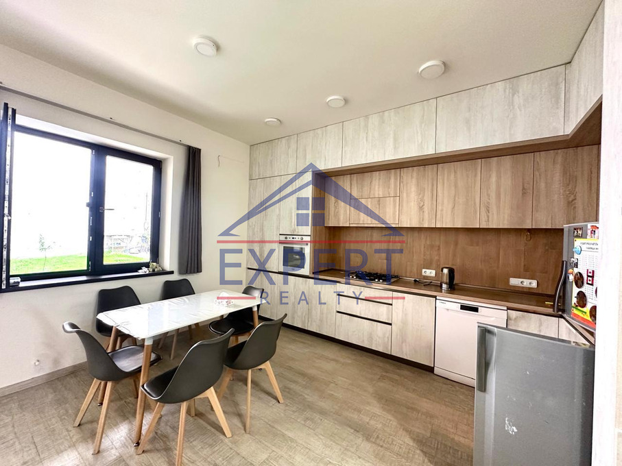 ԱՎԱՆ, ՆՎԵՐ ՍԱՖԱՐՅԱՆ ՓՈՂՈՑ, 4 ՍԵՆՅԱԿ