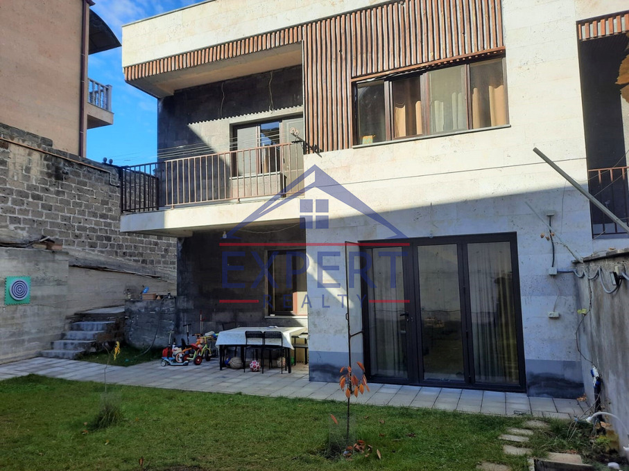 ԱՎԱՆ, ՆՎԵՐ ՍԱՖԱՐՅԱՆ ՓՈՂՈՑ, 4 ՍԵՆՅԱԿ