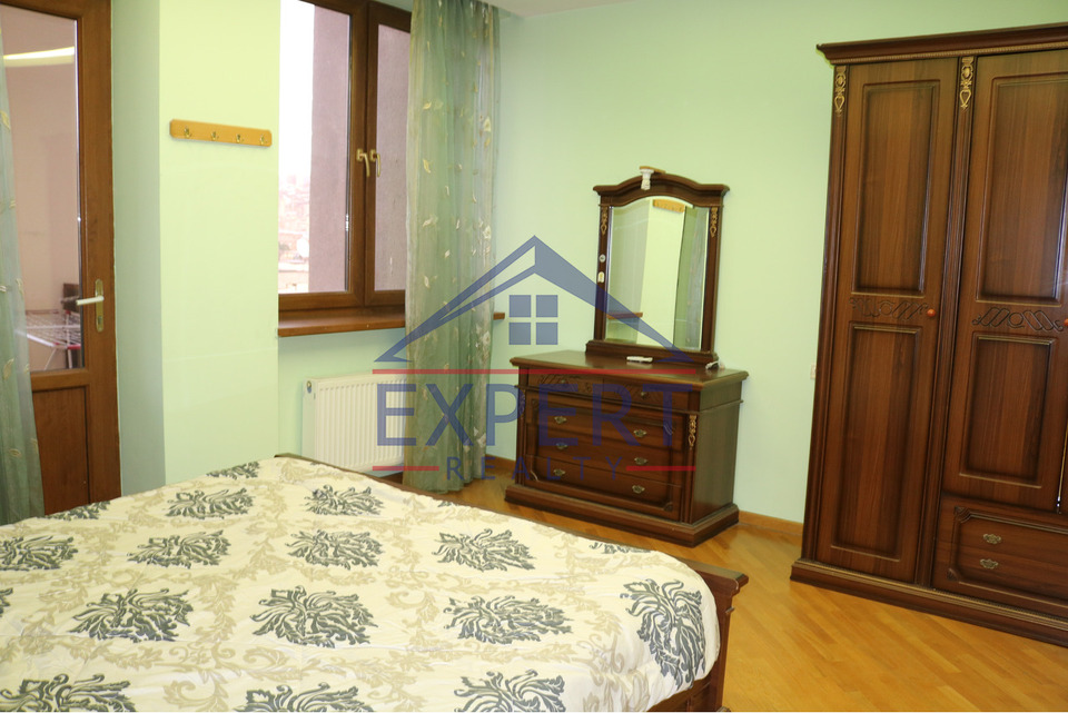 ԿԵՆՏՐՈՆ, ԵԿՄԱԼՅԱԱՆ ՓՈՂՈՑ, 4 ՍԵՆՅԱԿ