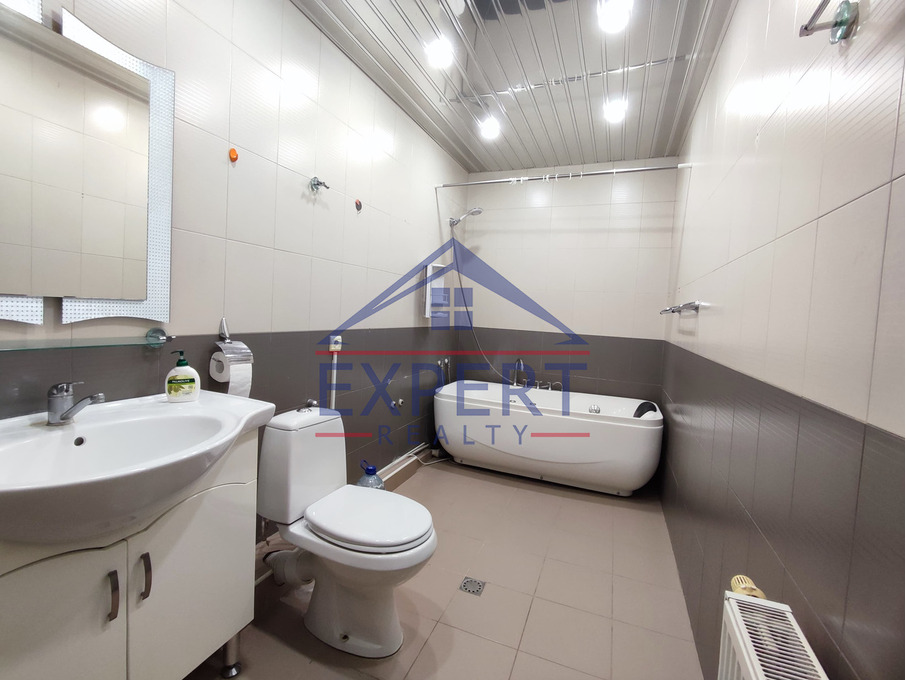 ԿԵՆՏՐՈՆ, ԵԿՄԱԼՅԱԱՆ ՓՈՂՈՑ, 4 ՍԵՆՅԱԿ