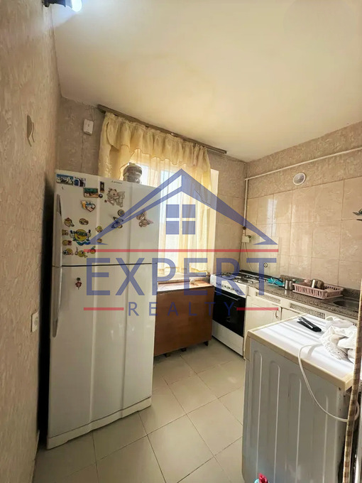 ՔԱՆԱՔԵՌ ԶԵՅԹՈՒՆ, Կ․ ՈՒԼՆԵՑԻ ՓՈՂՈՑ, 1 ՍԵՆՅԱԿ