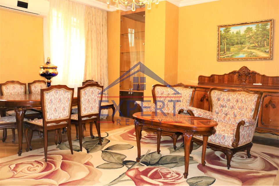 ԿԵՆՏՐՈՆ, ԵՐՎԱՆԴ ՔՈՉԱՐԻ ՓՈՂՈՑ, 4 ՍԵՆՅԱԿ