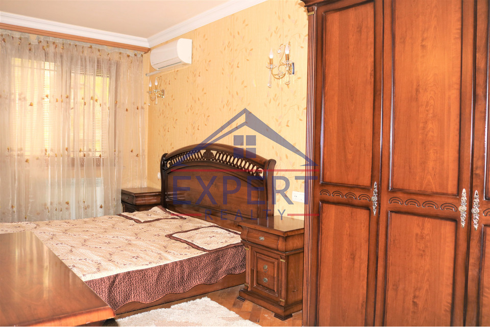 ԿԵՆՏՐՈՆ, ԵՐՎԱՆԴ ՔՈՉԱՐԻ ՓՈՂՈՑ, 4 ՍԵՆՅԱԿ