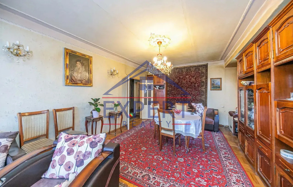 ԿԵՆՏՐՈՆ, ԴԵՐԵՆԻԿ ԴԵՄՐՃՅԱՆ ՓՈՂՈՑ, 3 ՍԵՆՅԱԿ