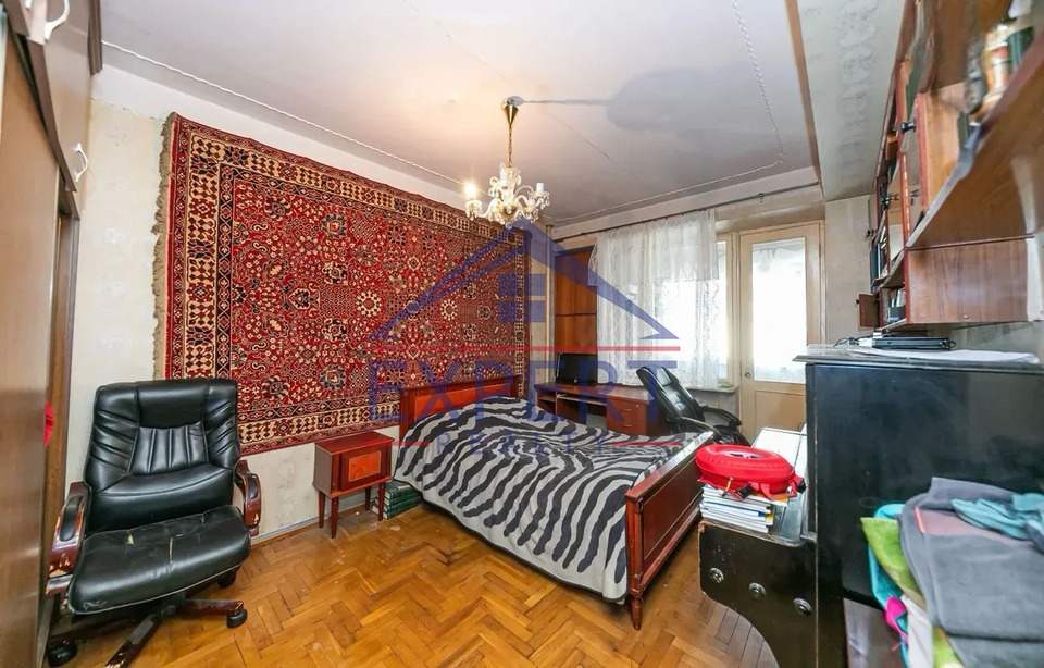 ԿԵՆՏՐՈՆ, ԴԵՐԵՆԻԿ ԴԵՄՐՃՅԱՆ ՓՈՂՈՑ, 3 ՍԵՆՅԱԿ