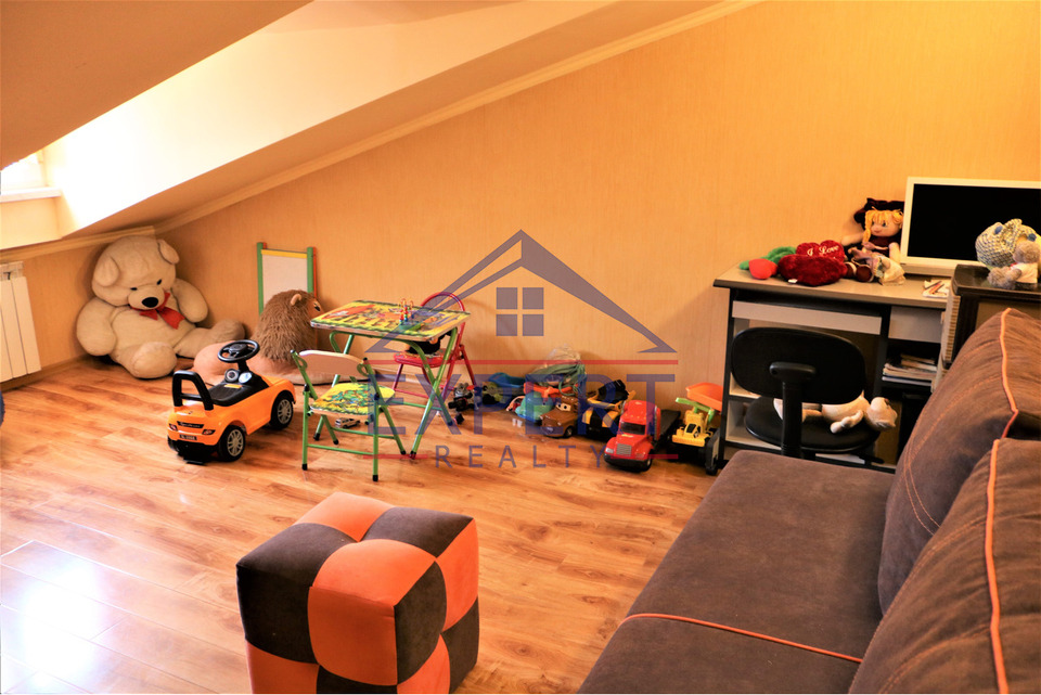 ԱՐԱԲԿԻՐ, ՀՐԱՉՅԱ ՔՈՉԱՐԻ ՓՈՂՈՑ, 6 ՍԵՆՅԱԿ