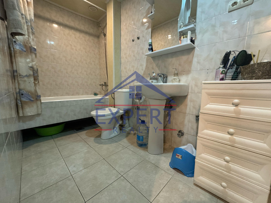 ԱՐԱԲԿԻՐ, ՀՐԱՉՅԱ ՔՈՉԱՐԻ ՓՈՂՈՑ, 6 ՍԵՆՅԱԿ