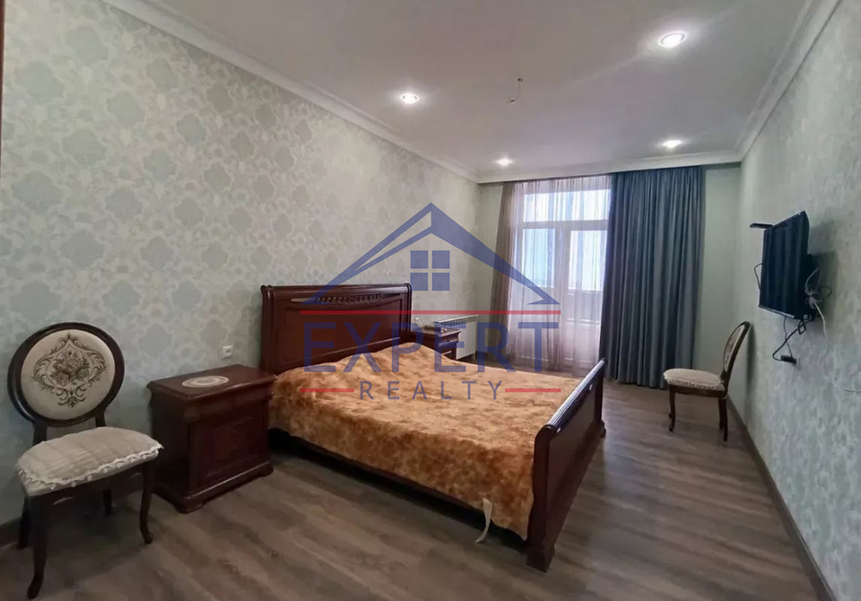 ԱՐԱԲԿԻՐ, ԿՈՄԻՏԱՍԻ ՊՈՂՈՏԱ, 4 ՍԵՆՅԱԿ