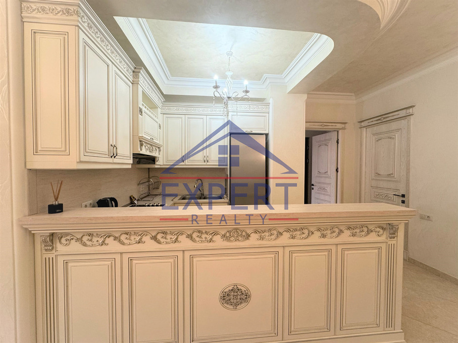 ԿԵՆՏՐՈՆ, ՌՈՍՏՈՄԻ ՓՈՂՈՑ, 3 ՍԵՆՅԱԿ