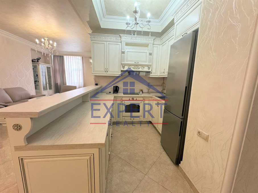 ԿԵՆՏՐՈՆ, ՌՈՍՏՈՄԻ ՓՈՂՈՑ, 3 ՍԵՆՅԱԿ