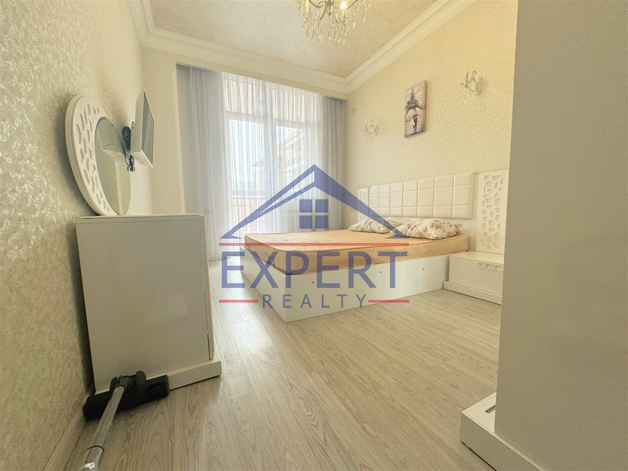 ԿԵՆՏՐՈՆ, ՌՈՍՏՈՄԻ ՓՈՂՈՑ, 3 ՍԵՆՅԱԿ