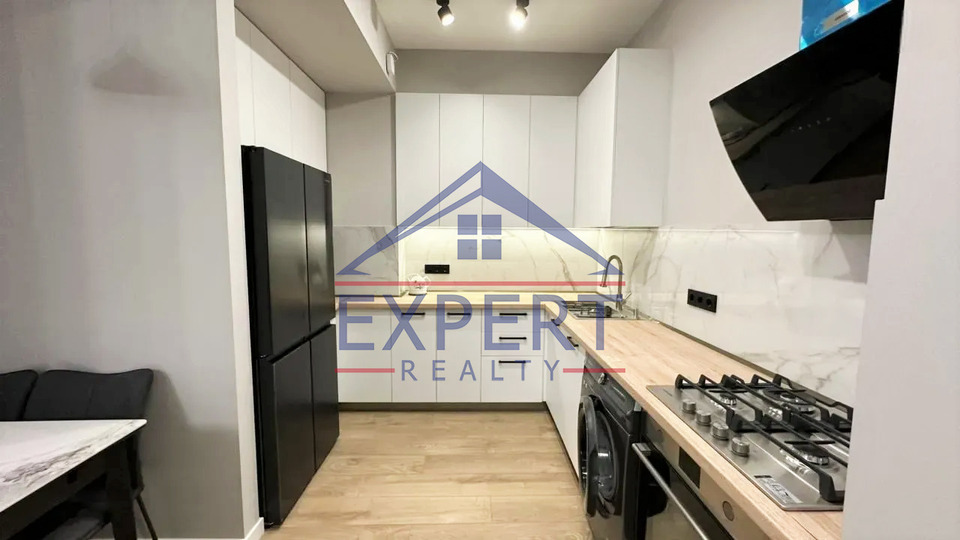 ԴԱՎԹԱՇԵՆ, ԱՆԱՍՏԱՍ ՄԻԿՈՅԱՆ ՓՈՂՈՑ, 3 ՍԵՆՅԱԿ