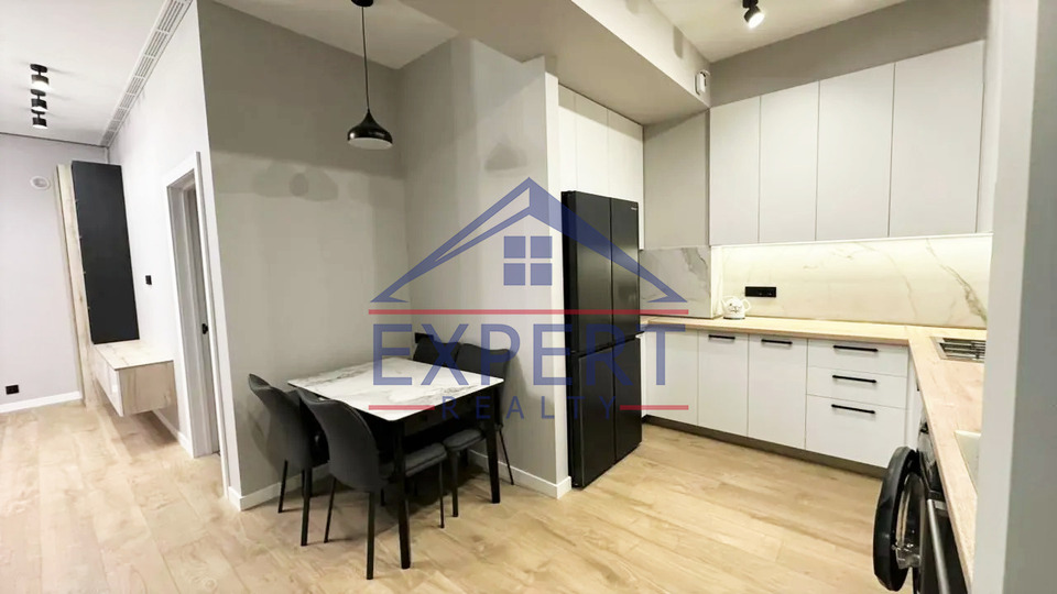 ԴԱՎԹԱՇԵՆ, ԱՆԱՍՏԱՍ ՄԻԿՈՅԱՆ ՓՈՂՈՑ, 3 ՍԵՆՅԱԿ