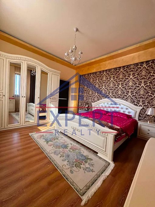 ԷՐԵԲՈՒՆԻ, ԴԱՎԻԹ ԲԵԿ ՓՈՂՈՑ, 3 ՀԱՐԿԱՆԻ ԱՌԱՆՁՆԱՏՈՒՆ
