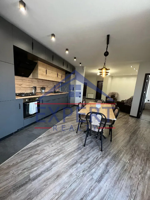 ԿԵՆՏՐՈՆ, ԵՐՎԱՆԴ ՔՈՉԱՐԻ ՓՈՂՈՑ, 3 ՍԵՆՅԱԿ