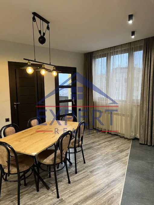 ԿԵՆՏՐՈՆ, ԵՐՎԱՆԴ ՔՈՉԱՐԻ ՓՈՂՈՑ, 3 ՍԵՆՅԱԿ