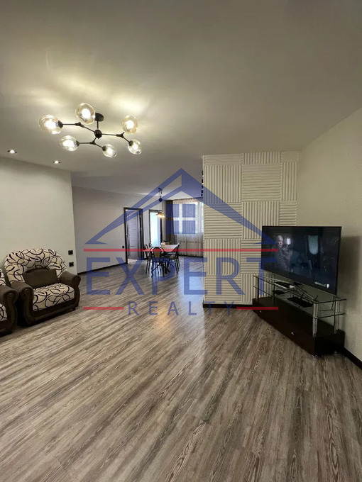 ԿԵՆՏՐՈՆ, ԵՐՎԱՆԴ ՔՈՉԱՐԻ ՓՈՂՈՑ, 3 ՍԵՆՅԱԿ