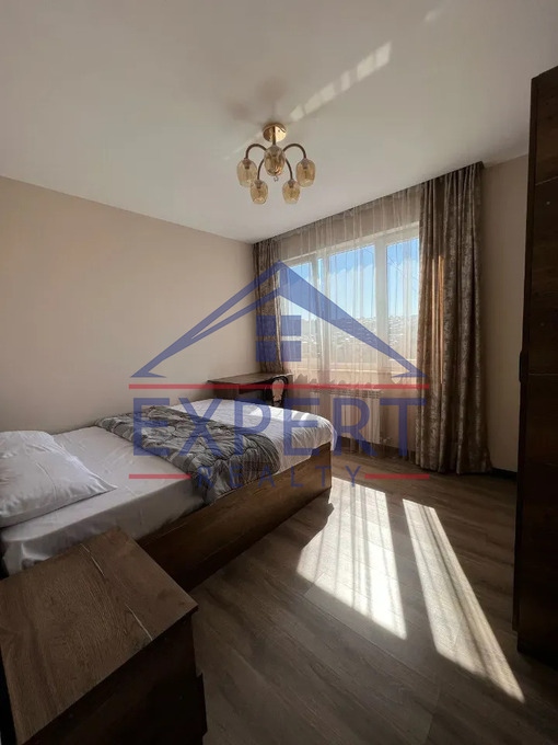 ԿԵՆՏՐՈՆ, ԵՐՎԱՆԴ ՔՈՉԱՐԻ ՓՈՂՈՑ, 3 ՍԵՆՅԱԿ