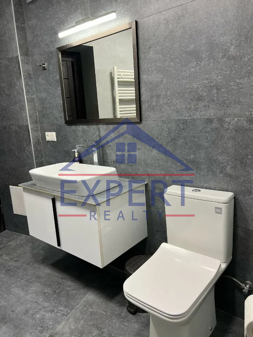 ԿԵՆՏՐՈՆ, ԵՐՎԱՆԴ ՔՈՉԱՐԻ ՓՈՂՈՑ, 3 ՍԵՆՅԱԿ