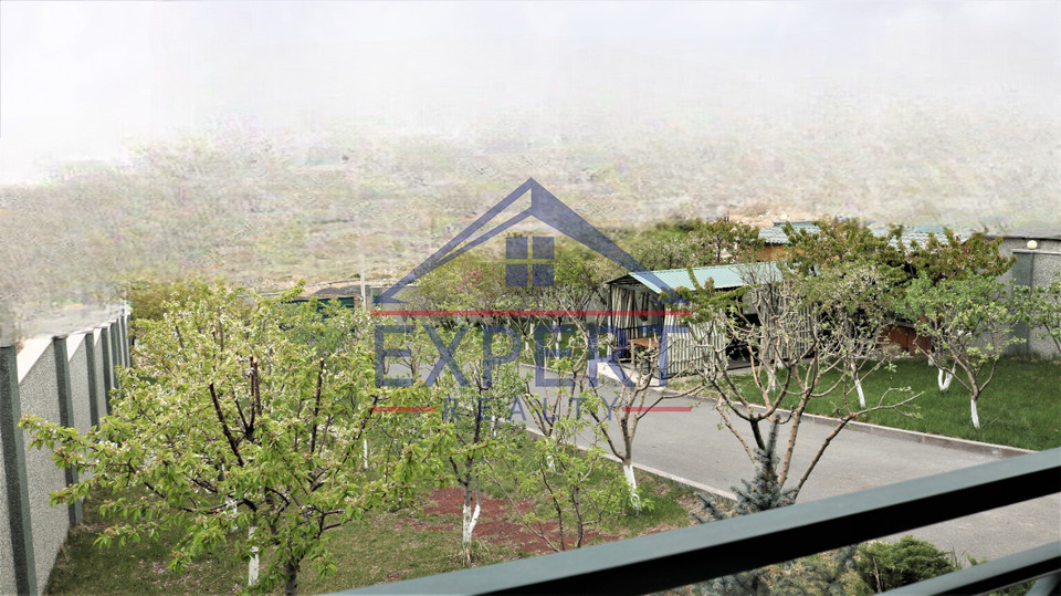 ՆՈՐՔ ՄԱՐԱՇ, ԴԱՎԻԹ ԲԵԿԻ ՓՈՂՈՑ, 5 ՍԵՆՅԱԿ