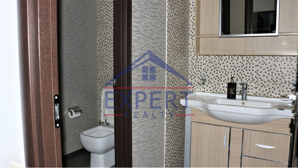 ՆՈՐՔ ՄԱՐԱՇ, ԴԱՎԻԹ ԲԵԿԻ ՓՈՂՈՑ, 5 ՍԵՆՅԱԿ