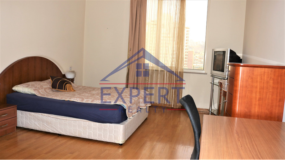 ԿԵՆՏՐՈՆ, ՊԱՐՈՆՅԱՆ ՓՈՂՈՑ, 2 ՍԵՆՅԱԿ