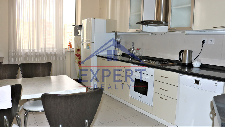 ԿԵՆՏՐՈՆ, ՊԱՐՈՆՅԱՆ ՓՈՂՈՑ, 2 ՍԵՆՅԱԿ