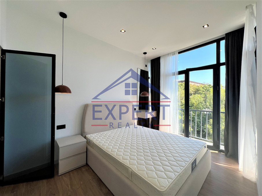 ԿԵՆՏՐՈՆ, ՀԱՆՐԱՊԵՏՈՒԹՅԱՆ ՆՐԲԱՆՑՔ, 3 ՍԵՆՅԱԿ