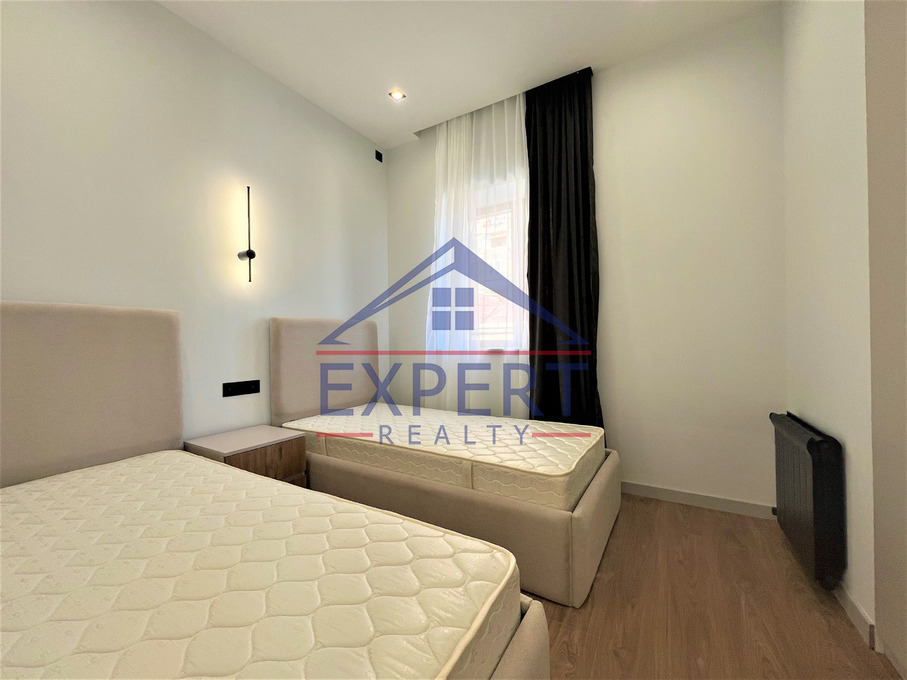 ԿԵՆՏՐՈՆ, ՀԱՆՐԱՊԵՏՈՒԹՅԱՆ ՆՐԲԱՆՑՔ, 3 ՍԵՆՅԱԿ