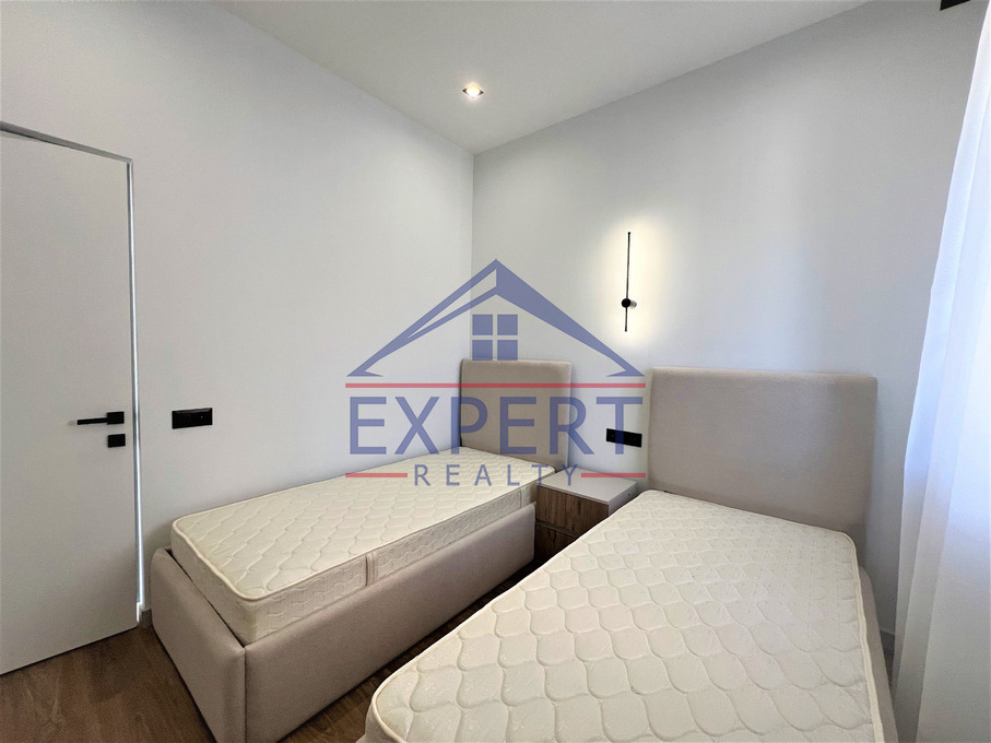 ԿԵՆՏՐՈՆ, ՀԱՆՐԱՊԵՏՈՒԹՅԱՆ ՆՐԲԱՆՑՔ, 3 ՍԵՆՅԱԿ