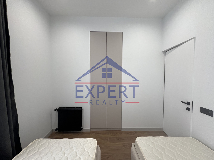 ԿԵՆՏՐՈՆ, ՀԱՆՐԱՊԵՏՈՒԹՅԱՆ ՆՐԲԱՆՑՔ, 3 ՍԵՆՅԱԿ