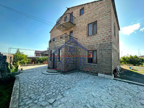 ԷՐԵԲՈՒՆԻ, ԴԱՎԻԹ ԲԵԿ ՓՈՂՈՑ, 3 ՀԱՐԿ