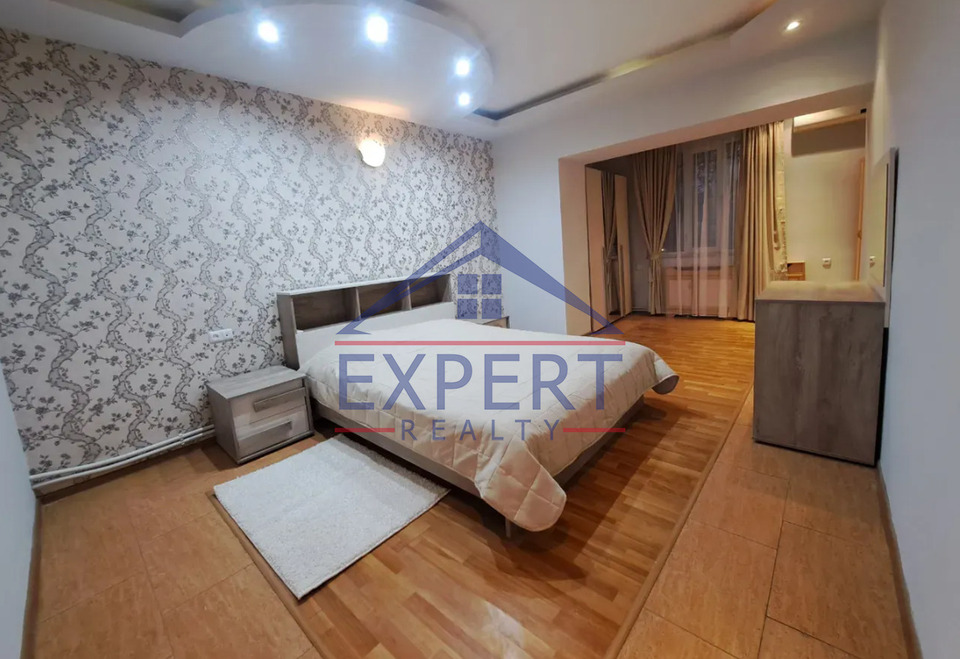 ԿԵՆՏՐՈՆ, ՍԱՅԱԹ ՆՈՎԱՅԻ ՊՈՂՈՏԱ, 3 ՍԵՆՅԱԿ