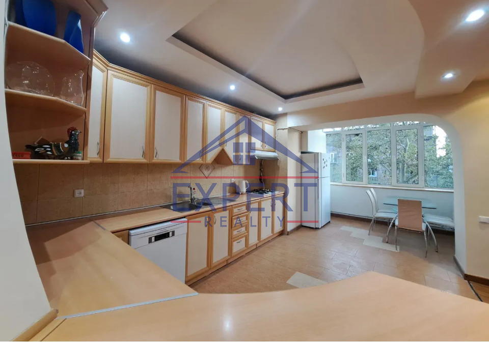 ԿԵՆՏՐՈՆ, ՍԱՅԱԹ ՆՈՎԱՅԻ ՊՈՂՈՏԱ, 3 ՍԵՆՅԱԿ