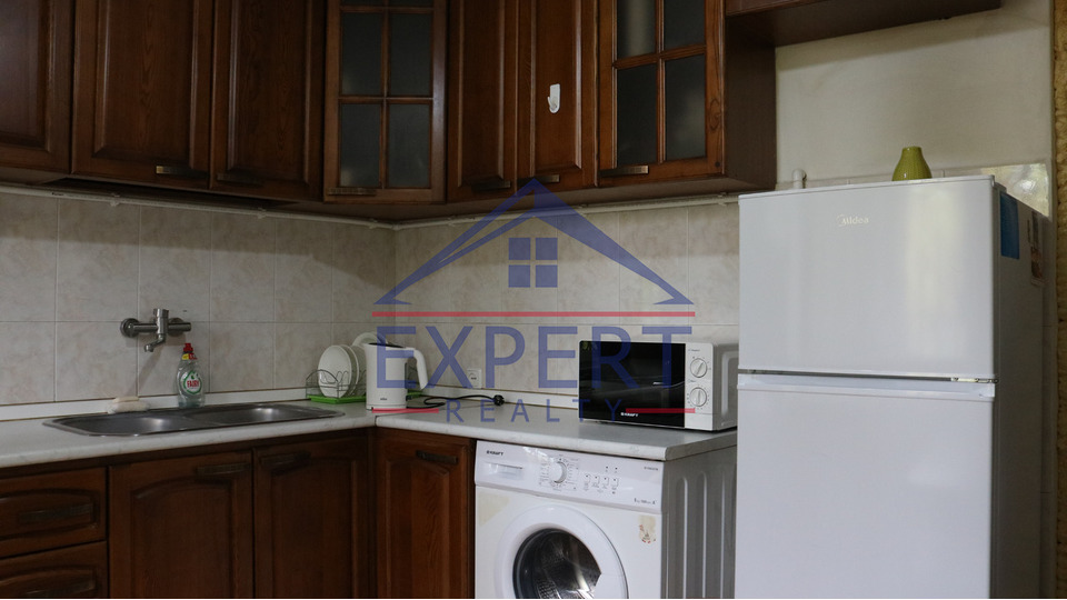 ԿԵՆՏՐՈՆ, ՄԱՇՏՈՑԻ ՓՈՂՈՑ, 1 ՍԵՆՅԱԿ