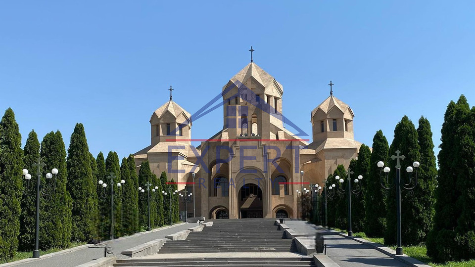 ԿԵՆՏՐՈՆ, ՔԱՋԱԶՆՈՒՆՈՒ  ՓՈՂՈՑ, 3 ՍԵՆՅԱԿ