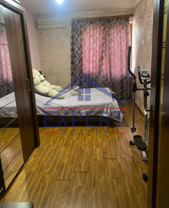 ԿԵՆՏՐՈՆ, ՏՊԱԳՐԻՉՆԵՐԻ ՓՈՂՈՑ, 4 ՍԵՆՅԱԿ