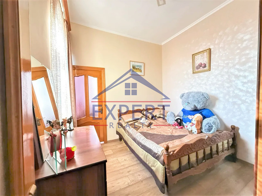 ԿԵՆՏՐՈՆ, ԱՐՇԱԿՈՒՆՅԱՑ ՊՈՂՈՏԱ, 4 ՍԵՆՅԱԿ