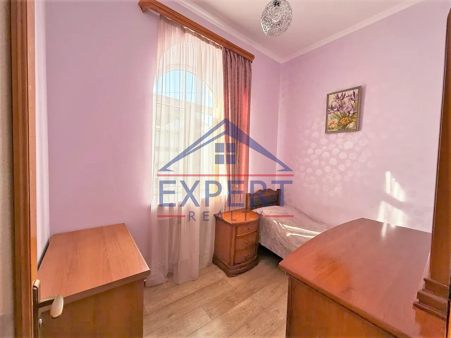 ԿԵՆՏՐՈՆ, ԱՐՇԱԿՈՒՆՅԱՑ ՊՈՂՈՏԱ, 4 ՍԵՆՅԱԿ