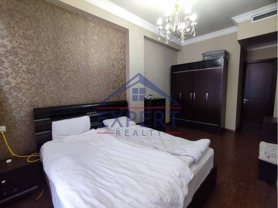 ԿԵՆՏՐՈՆ, ՀՅՈՒՍԻՍԱՅԻՆ ՊՈՂՈՏԱ, 4 ՍԵՆՅԱԿ