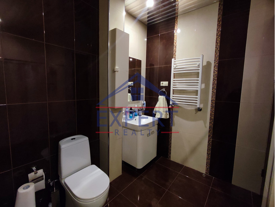 ԿԵՆՏՐՈՆ, ՀՅՈՒՍԻՍԱՅԻՆ ՊՈՂՈՏԱ, 4 ՍԵՆՅԱԿ