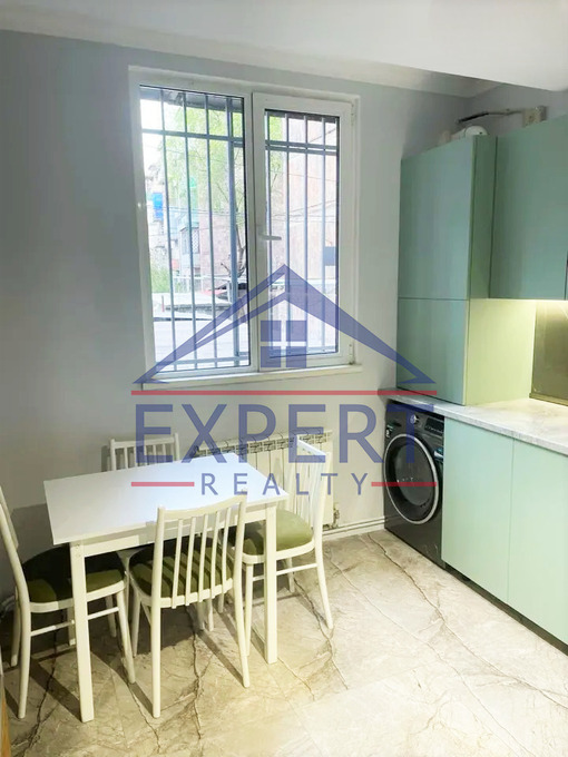 ԿԵՆՏՐՈՆ, ԵՐՎԱՆԴ ՔՈՉԱՐԻ ՓՈՂՈՑ, 2 ՍԵՆՅԱԿ