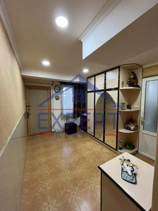 ԱՐԱԲԿԻՐ, ԱՐՄԵՆ ԳՈՒԼԱԿՅԱՆ ՓՈՂՈՑ, 3 ՍԵՆՅԱԿ