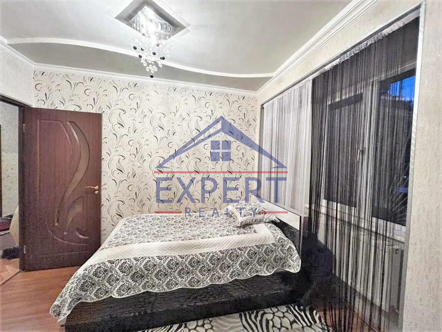 ԷՐԵԲՈՒՆԻ, ԽԱՂԱՂ ԴՈՆԻ ՓՈՂՈՑ, 4 ՍԵՆՅԱԿ