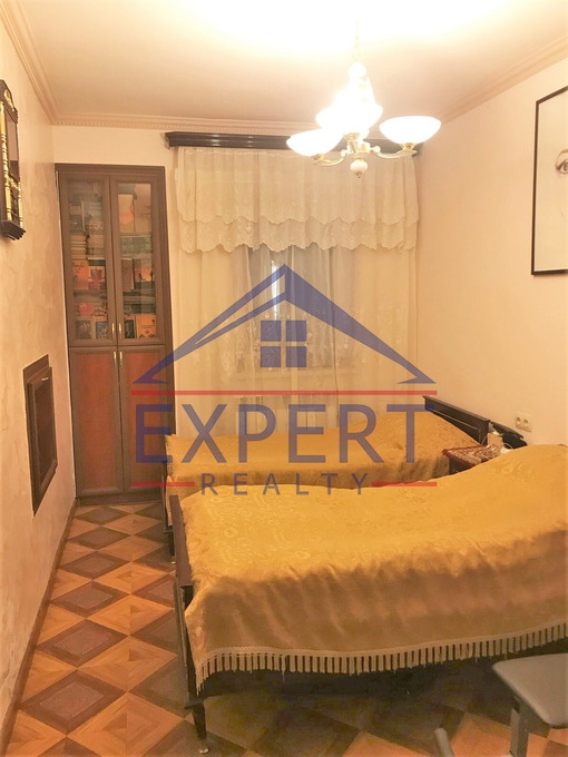 ԷՐԵԲՈՒՆԻ, ԱԹՈՅԱՆ ՓՈՂՈՑ, 4 ՍԵՆՅԱԿ