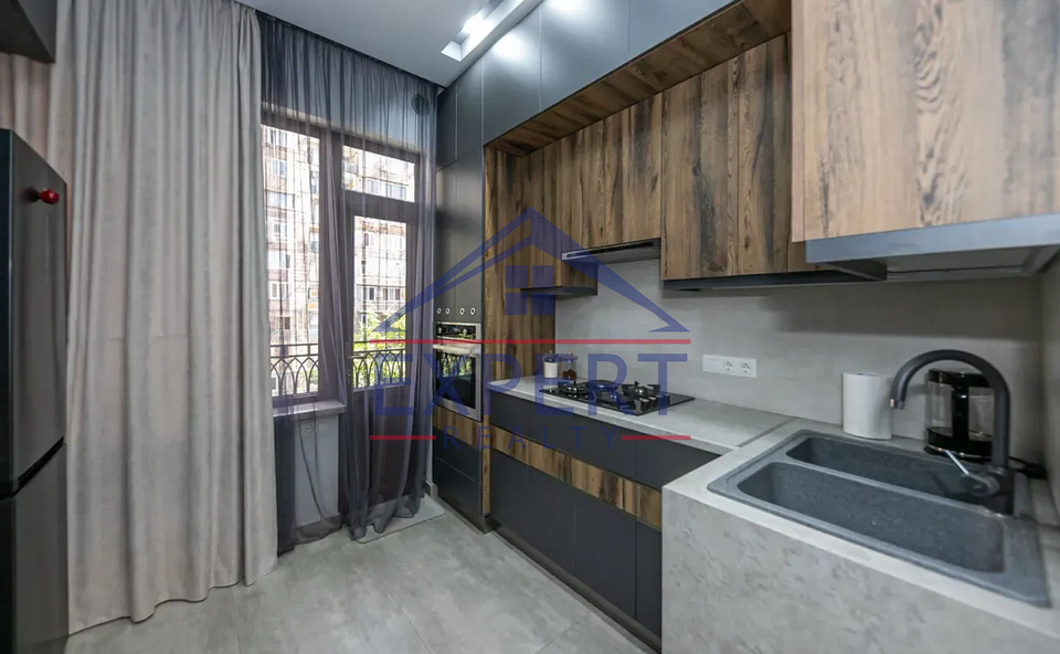 ԿԵՆՏՐՈՆ, ՄԱՇՏՈՑԻ ՊՈՂՈՏԱ, 3 ՍԵՆՅԱԿ