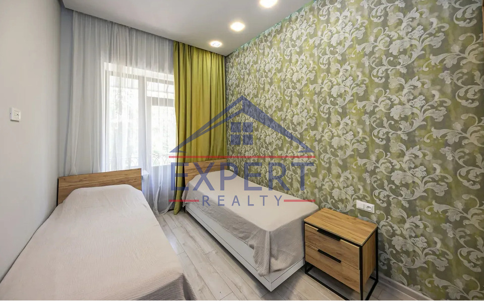 ԿԵՆՏՐՈՆ, ՄԱՇՏՈՑԻ ՊՈՂՈՏԱ, 3 ՍԵՆՅԱԿ