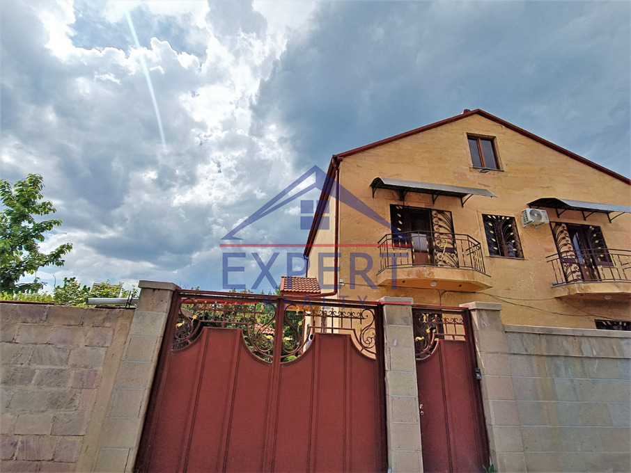 ԱՎԱՆ, ՊԱՐՈՒՅՐ ՍԵՎԱԿ ԹԱՂԱՄԱՍ, 3 ՀԱՐԿԱՆԻ ԱՌԱՆՁՆԱՏՈՒՆ