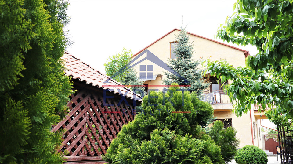 ԱՎԱՆ, ՊԱՐՈՒՅՐ ՍԵՎԱԿ ԹԱՂԱՄԱՍ, 3 ՀԱՐԿԱՆԻ ԱՌԱՆՁՆԱՏՈՒՆ