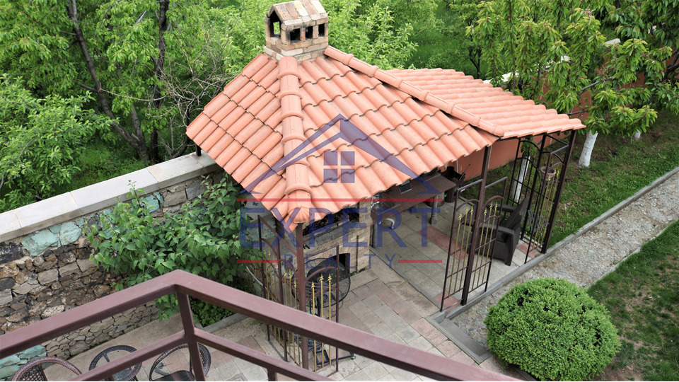 ԱՎԱՆ, ՊԱՐՈՒՅՐ ՍԵՎԱԿ ԹԱՂԱՄԱՍ, 3 ՀԱՐԿԱՆԻ ԱՌԱՆՁՆԱՏՈՒՆ